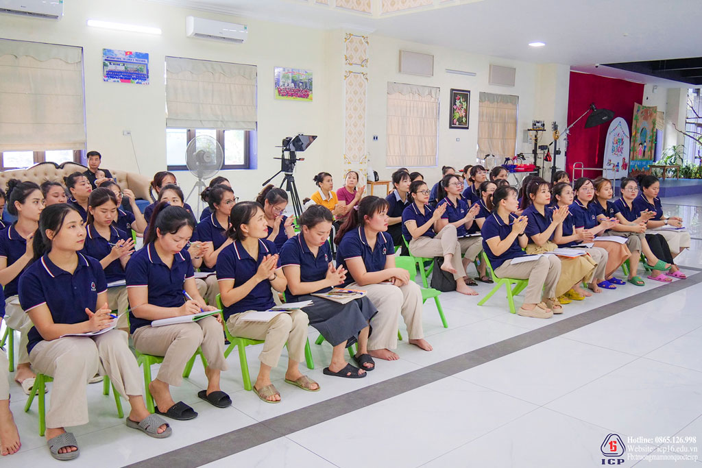 đào tạo nội bộ - hỗ trợ trẻ khó khăn về ngôn ngữ